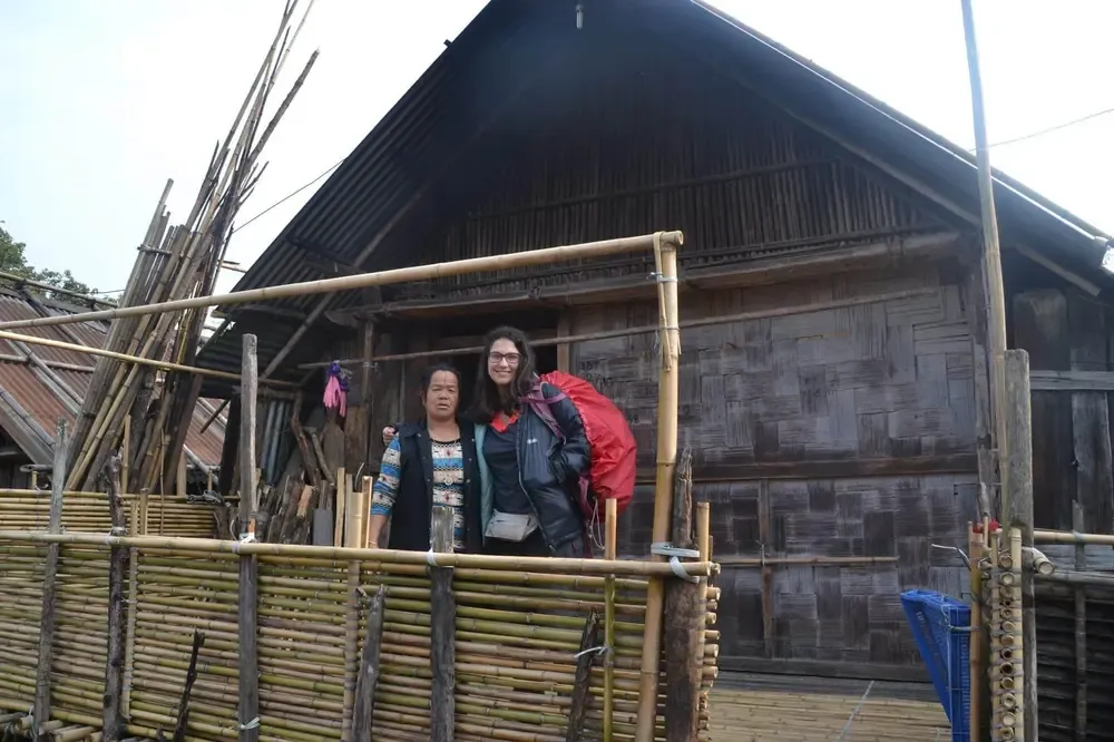 Casa tradicional Apatani donde nos quedamos con la familia