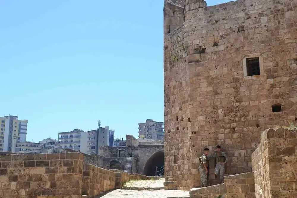 Presencia militar en el castillo de Trípoli