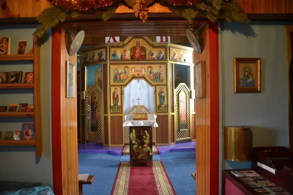 Interior iglesia Khuzhir