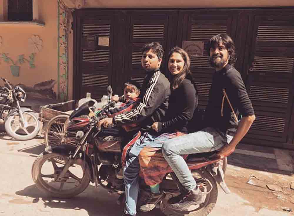 Viajando en moto en Delhi