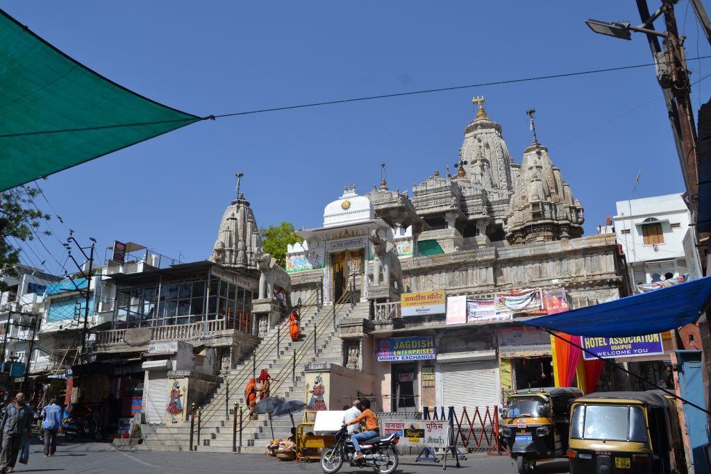 Vista panorámica del templo en Udaipur