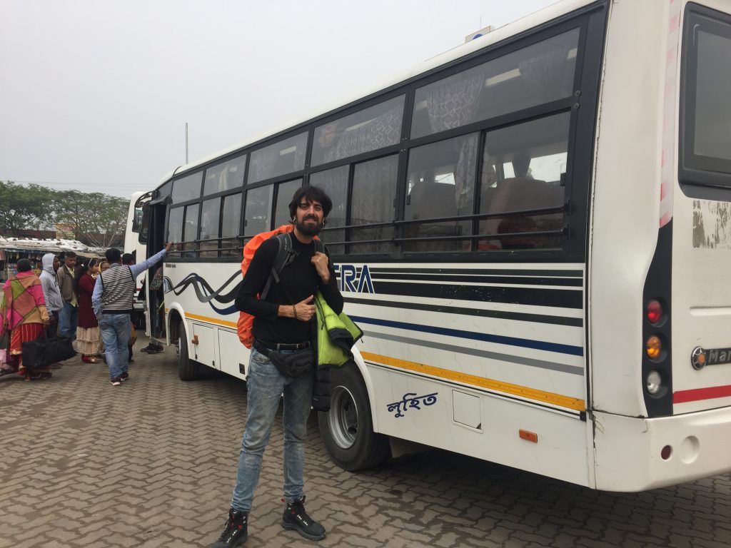 Esperando el bus a Shillong desde Guwahati