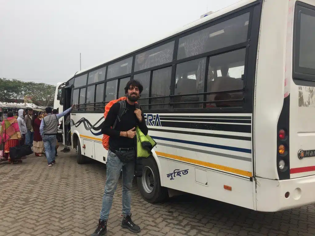 Esperando el bus a Shillong desde Guwahati