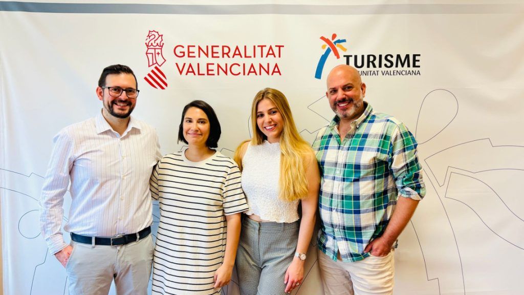 Cristina junto con la gente de PREDIF