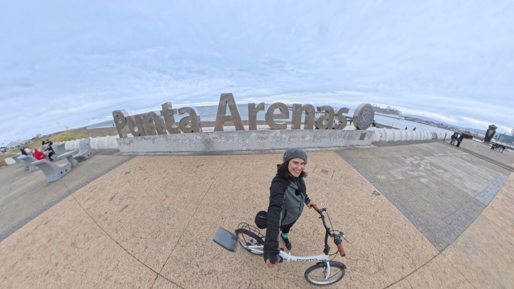 Vista del Estrecho de Magallanes desde Punta Arenas