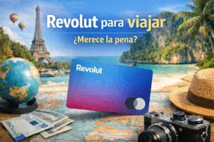 Tarjeta Revolut sobre un mapa del mundo con elementos de viaje, representando su uso para viajar y pagar en el extranjero