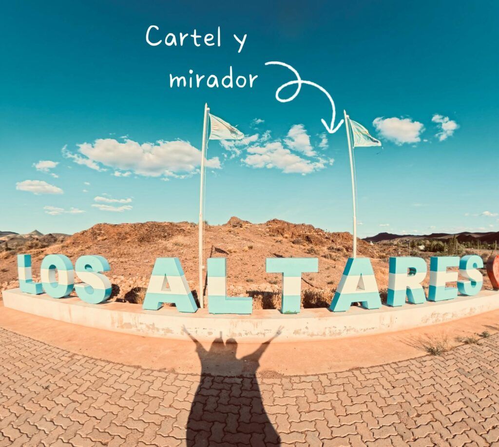 letrero de los altares donde se ven las sombras de Cris y Sergi